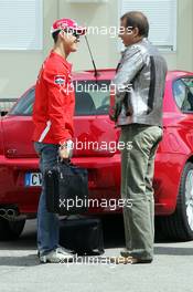 21.04.2005 Imola, San Marino, Arrival of Michael Schumacher, GER, Ferrari talking with KAI EBEL - Thursday, April, Formula 1 World Championship, Rd 4, San Marino Grand Prix, RSM