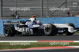 21.08.2005 Istanbul, Turkey, Mark Webber, AUS, BMW WilliamsF1 Team, FW27, Action, Track with a puncture - August, Formula 1 World Championship, Rd 14, Turkish Grand Prix, Istanbul Park, Turkey, Race