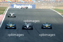 21.08.2005 Istanbul, Turkey, Kimi Raikkonen, FIN, Räikkönen, McLaren Mercedes, Fernando Alonso, ESP, Renault F1 Team and Giancarlo Fisichella, ITA, Mild Seven Renault F1 Team on the first lap - August, Formula 1 World Championship, Rd 14, Turkish Grand Prix, Istanbul Park, Turkey, Race