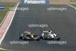 21.08.2005 Istanbul, Turkey, David Coulthard, GBR, Red Bull Racing, Jenson Button, GBR, BAR Honda - August, Formula 1 World Championship, Rd 14, Turkish Grand Prix, Istanbul Park, Turkey, Race