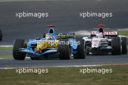 21.08.2005 Istanbul, Turkey, Fernando Alonso, ESP, Mild Seven Renault F1 Team, R25, Action, Track - August, Formula 1 World Championship, Rd 14, Turkish Grand Prix, Istanbul Park, Turkey, Race