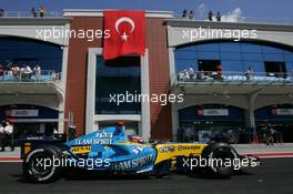 20.08.2005 Istanbul, Turkey, Fernando Alonso, ESP, Mild Seven Renault F1 Team, R25, Action, Track - August, Formula 1 World Championship, Rd 14, Turkish Grand Prix, Istanbul Park, Turkey, Practice