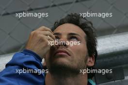 21.08.2005 Istanbul, Turkey, Jacques Villeneuve, CDN, Sauber Petronas putting in eye drops - August, Formula 1 World Championship, Rd 14, Turkish Grand Prix, Istanbul Park, Turkey, Grid