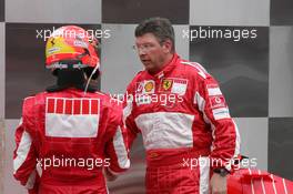 19.06.2005 Indianapolis, USA,  Michael Schumacher, GER, Ferrari with Ross Brawn, GBR, Ferrari, Technical Director - June, Formula 1 World Championship, Rd 9, American Grand Prix, Indianapolis, USA, Podium