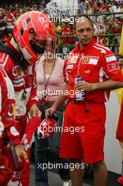 19.06.2005 Indianapolis, USA,  Michael Schumacher, GER, Ferrari with his physio - June, Formula 1 World Championship, Rd 9, American Grand Prix, Indianapolis, USA, Race