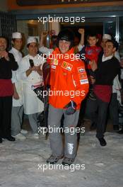 12.01.2005 Madonna di Campiglio, Italy, Michael Schumacher (GER), Scuderia Ferrari Marlboro, Portrait, leaving a restaurant with a snow board for a late night trip - Wrooom 2005, 15th annual Ski Press Meeting of Scuderia Ferrari Marlboro in Madonna di Campiglio, The Dolomites, Italy