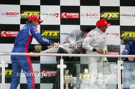 17.09.2005 Klettwitz, Germany,  Podium, Giedo van der Garde (NED), Team Rosberg, Dallara F305 Opel Spiess (2nd, left), spraying champaign to Lewis Hamilton (GBR), ASM Formule 3, Dallara F305 Mercedes (1st. right) - F3 Euro Series 2005 at Lausitzring