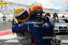 17.09.2005 Klettwitz, Germany,  Giedo van der Garde (NED), Team Rosberg, Dallara F305 Opel Spiess (2nd, right), congratulates Lewis Hamilton (GBR), ASM Formule 3, Dallara F305 Mercedes (1st, left), with his victory - F3 Euro Series 2005 at Lausitzring