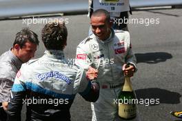 20.05.2005 Monte Carlo, Monaco,  Adrian Sutil (GER), ASM Formule 3, Dallara F305 Merced es (2nd, left) and Lewis Hamilton (GBR), ASM Formule 3, Dallara F305 Mercedes (1st, center), congratulate each other - F3 Euro Series 2005 at Monte Carlo, Monaco