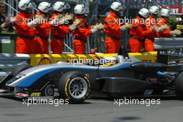 20.05.2005 Monte Carlo, Monaco,  Marshalls applauding race winner Lewis Hamilton (GBR), ASM Formule 3, Dallara F305 Mercedes - F3 Euro Series 2005 at Monte Carlo, Monaco