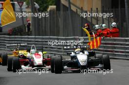 21.05.2005 Monte Carlo, Monaco,  Lewis Hamilton (GBR), ASM Formule 3, Dallara F305 Mercedes, waving to the marshalls after winning the race - F3 Euro Series 2005 at Monte Carlo, Monaco