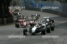 21.05.2005 Monte Carlo, Monaco,  Start of the race, with Lewis Hamilton (GBR), ASM Formule 3, Dallara F305 Mercedes, leading - F3 Euro Series 2005 at Monte Carlo, Monaco