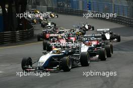 21.05.2005 Monte Carlo, Monaco,  Start of the race with Lewis Hamilton (GBR), ASM Formule 3, Dallara F305 Mercedes, leading - F3 Euro Series 2005 at Monte Carlo, Monaco