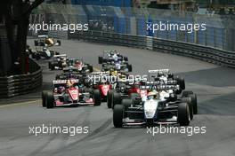 21.05.2005 Monte Carlo, Monaco,  Start of the race, with Lewis Hamilton (GBR), ASM Formule 3, Dallara F305 Mercedes, leading - F3 Euro Series 2005 at Monte Carlo, Monaco