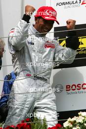 07.08.2005 Nürburg, Germany,  Podium, a happy Lewis Hamilton (GBR), ASM Formule 3, Dallara F305 Mercedes (1st) - F3 Euro Series 2005 at Nürburgring