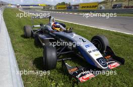 27.08.2005 Zandvoort, The Netherlands,  Adrian Sutil (GER), ASM Formule 3, Dallara F305 Mercedes, retiring from the race after a crash between him and his team mate Lewis Hamilton (GBR), ASM Formule 3, Dallara F305 Mercedes - F3 Euro Series 2005 at Circuit Park Zandvoort