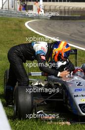 27.08.2005 Zandvoort, The Netherlands,  Adrian Sutil (GER), ASM Formule 3, Dallara F305 Mercedes, retiring from the race after a crash between him and his team mate Lewis Hamilton (GBR), ASM Formule 3, Dallara F305 Mercedes - F3 Euro Series 2005 at Circuit Park Zandvoort