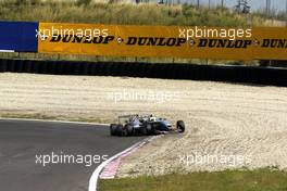 27.08.2005 Zandvoort, The Netherlands,  Crash between team mates Lewis Hamilton (GBR), ASM Formule 3, Dallara F305 Mercedes and Adrian Sutil (GER), ASM Formule 3, Dallara F305 Mercedes, causing both to retire from the race - F3 Euro Series 2005 at Circuit Park Zandvoort