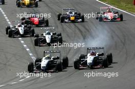 27.08.2005 Zandvoort, The Netherlands,  Start of the race, with Lewis Hamilton (GBR), ASM Formule 3, Dallara F305 Mercedes, leading - F3 Euro Series 2005 at Circuit Park Zandvoort