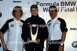 16.12.2005 Sakhir, Bahrain, Formula BMW World Final 2005, 13th to 16th December, Bahrain International Circuit, Award Giving Ceremony at FBMW WF Hospitality, Sebastian Vettel, GER, (F3 driver, FBMW champion), Nicolas Huelkenberg, GER, Josef Kaufmann Racing, Dr. Mario Theissen (BMW Motorsport Direktor) - For further information please register at www.press.bmw.de - This image is free for editorial use only. Please use for Copyright/Credit: c BMW AG