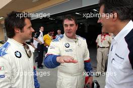 16.12.2005 Sakhir, Bahrain, Formula BMW World Final 2005, 13th to 16th December, Bahrain International Circuit, BMW Race Cars / Training - Nigel Mansell, GBR (ex. F1 champion)  is driving the BMW M3 GTR - here with Andy Priaulx, GBR, (WTCC-Champion) and Dr. Mario Theissen (BMW Motorsport Direktor) - For further information please register at www.press.bmw.de - This image is free for editorial use only. Please use for Copyright/Credit: c BMW AG