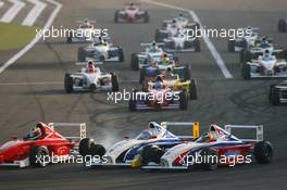 16.12.2005 Sakhir, Bahrain, Formula BMW World Final 2005, 13th to 16th December, Bahrain International Circuit, Race, Matthew Howson, GBR, Filsell Motorsport with Dominik Wasem, GER, AM-Holzer Rennsport GmbH and Jonathan Summerton, USA, ASL Team Muecke-motorsport - For further information please register at www.press.bmw.de - This image is free for editorial use only. Please use for Copyright/Credit: c BMW AG