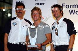 16.12.2005 Sakhir, Bahrain, Formula BMW World Final 2005, 13th to 16th December, Bahrain International Circuit, Award Giving Ceremony at FBMW WF Hospitality, Dr. Mario Theissen (BMW Motorsport Direktor), Sam Bird, GBR, Fortec Motorsport, Andy Priaulx, GBR, (WTCC-Champion) - For further information please register at www.press.bmw.de - This image is free for editorial use only. Please use for Copyright/Credit: c BMW AG