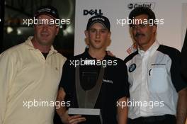 16.12.2005 Sakhir, Bahrain, Formula BMW World Final 2005, 13th to 16th December, Bahrain International Circuit, Award Giving Ceremony at FBMW WF Hospitality, Nigel Mansell, GBR (ex. F1 champion), Marco Holzer, GER, AM-Holzer Rennsport GmbH, Dr. Mario Theissen (BMW Motorsport Direktor) - For further information please register at www.press.bmw.de - This image is free for editorial use only. Please use for Copyright/Credit: c BMW AG