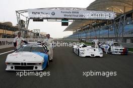 15.12.2005 Sakhir, Bahrain, Formula BMW World Final 2005, 13th to 16th December, Bahrain International Circuit, Dr. Mario Theissen (BMW Motorsport Direktor) , Nigel Mansell, GBR (ex. F1 champion), Jörg Müller, GER, BMW Motorsport - WTCC driver, Dirk Müller, GER, BMW Motorsport - WTCC driver - BMW M1 ProCar, BMW V12 LMR, BMW M3 GTR  - For further information please register at www.press.bmw.de - This image is free for editorial use only. Please use for Copyright/Credit: c BMW AG