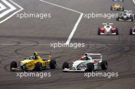 15.12.2005 Sakhir, Bahrain, Formula BMW World Final 2005, 13th to 16th December, Bahrain International Circuit, Nathan Antunes, AUS, Motaworld Racing and Joao Urbano, POR, ASL Team Muecke-motorsport - Heat 1 - For further information please register at www.press.bmw.de - This image is free for editorial use only. Please use for Copyright/Credit: c BMW AG