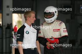 15.12.2005 Sakhir, Bahrain, Formula BMW World Final 2005, 13th to 16th December, Bahrain International Circuit, Track / Car Test - Marcus Schurig from sport auto magazine with Benjamin Tilz (Press BMW) - For further information please register at www.press.bmw.de - This image is free for editorial use only. Please use for Copyright/Credit: c BMW AG