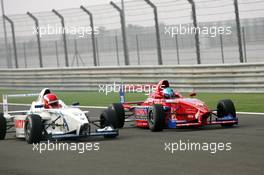 15.12.2005 Sakhir, Bahrain, Formula BMW World Final 2005, 13th to 16th December, Bahrain International Circuit, Matthew Harris, GBR, Team SWR and Oliver Turvey, GBR, Team SWR - Heat 1 - For further information please register at www.press.bmw.de - This image is free for editorial use only. Please use for Copyright/Credit: c BMW AG