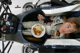 13.12.2005 Sakhir, Bahrain, Formula BMW World Final 2005, 13th to 16th December, Bahrain International Circuit, Stefano Coletti, MON, ASL Team Muecke-motorsport gets his pasta served in the car - For further information please register at www.press.bmw.de - This image is free for editorial use only. Please use for Copyright/Credit: c BMW AG