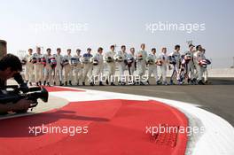 13.12.2005 Sakhir, Bahrain, Formula BMW World Final 2005, 13th to 16th December, Bahrain International Circuit, Armageddon shot / Group picture with all the drivers - For further information please register at www.press.bmw.de - This image is free for editorial use only. Please use for Copyright/Credit: c BMW AG