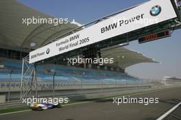 14.12.2005 Sakhir, Bahrain, Formula BMW World Final 2005, 13th to 16th December, Bahrain International Circuit, Feature - BMW Sign - For further information please register at www.press.bmw.de - This image is free for editorial use only. Please use for Copyright/Credit: c BMW AG