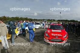 16-18.9.2005 WALES, GREAT BRITAIN  Scenes back at the rally HQ Cardiff after Markko Martin's tragic accident where his co driver Michael Park lost his life.  The final 2 stages were cancelled. - WORLD RALLY CHAMPIONSHIP, SEPTEMBER, RD.12 - WWW.XPB.CC, EMAIL: INFO@XPB.CC - COPY OF PUBLICATION REQUIRED FOR PRINTED PICTURES. EVERY USED PICTURE IS FEE-LIABLE. c COPYRIGHT: PHOTO4 / XPB.CC - LEGAL NOTICE: PRINT (NEWSPAPERS, MAGAZINES) USAGE OF THE IMAGE IS JUST FOR GERMANY! PRINT-BILDNUTZUNG NUR IN DEUTSCHLAND!