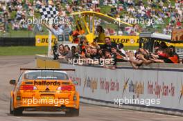 04.06.2006 Andover, England,  Sunday, Gordon Shedden (GBR), Team Halfords Team Dynamics, Honda Civic - British Touring Car Championship 2006 at Thruxton, England