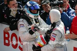 30.04.2006 Klettwitz, Germany,  Mika Häkkinen (FIN), AMG-Mercedes (3rd, left) and Bernd Schneider (GER), AMG-Mercedes (3rd, right) - DTM 2006 at Eurospeedway Lausitzring (Deutsche Tourenwagen Masters)