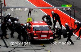 30.04.2006 Klettwitz, Germany,  Pitstop practice of Bernd Schneider (GER), AMG-Mercedes, AMG-Mercedes C-Klasse - DTM 2006 at Eurospeedway Lausitzring (Deutsche Tourenwagen Masters)