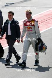 30.04.2006 Klettwitz, Germany,  Mattias Ekström (SWE), Audi Sport Team Abt Sportsline, Portrait (retired), walking through the pitlane after the race - DTM 2006 at Eurospeedway Lausitzring (Deutsche Tourenwagen Masters)