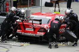 30.04.2006 Klettwitz, Germany,  Pitstop practice of Bernd Schneider (GER), AMG-Mercedes, AMG-Mercedes C-Klasse - DTM 2006 at Eurospeedway Lausitzring (Deutsche Tourenwagen Masters)