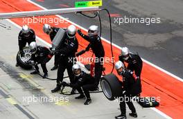 30.04.2006 Klettwitz, Germany,  The pitcrew of Bernd Schneider (GER), AMG-Mercedes, AMG-Mercedes C-Klasse standing ready to receive him for a pitstop - DTM 2006 at Eurospeedway Lausitzring (Deutsche Tourenwagen Masters)