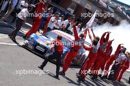 02.07.2006 Fawkham, England,  Mattias Ekström (SWE), Audi Sport Team Abt Sportsline, Audi A4 DTM, doing a burn-out in the pitlane for his mechanics - DTM 2006 at Brands Hatch, England (Deutsche Tourenwagen Masters)