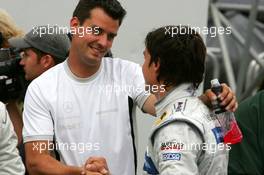 22.07.2006 Nurnberg, Germany,  Bruno Spengler (CDN), AMG-Mercedes, Portrait, being congratulated by his race engineer - DTM 2006 at Norisring (Deutsche Tourenwagen Masters)