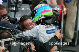 23.07.2006 Nurnberg, Germany,  Bruno Spengler (CDN), AMG-Mercedes, Portrait, being congratulated by his mechanics - DTM 2006 at Norisring (Deutsche Tourenwagen Masters)