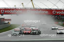 20.08.2006 Nürburg, Germany,  Start, Bruno Spengler (CDN), AMG-Mercedes, AMG-Mercedes C-Klasse, ahead of Jamie Green (GBR), AMG-Mercedes, AMG-Mercedes C-Klasse, Bernd Schneider (GER), AMG-Mercedes, AMG-Mercedes C-Klasse, and Christian Abt (GER), Audi Sport Team Phoenix, Audi A4 DTM - DTM 2006 at Nürburgring (Deutsche Tourenwagen Masters)