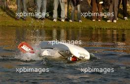 01.09.2006 Zandvoort, The Netherlands,  Tom Kristensen (DNK), Audi Sport Team Abt Sportsline, Audi A4 DTM falls into the water at the Audi boatchallenge at the little lake in the centre of Zandvoort Circuit - DTM 2006 at Zandvoort, The Netherlands (Deutsche Tourenwagen Masters)