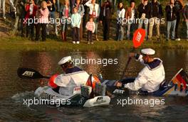01.09.2006 Zandvoort, The Netherlands,  (left) Heinz-Harald Frentzen (GER), Audi Sport Team Abt Sportsline, Audi A4 DTM and (right) Martin Tomczyk (GER), Audi Sport Team Abt Sportsline, Audi A4 DTM during the Audi bootchallenge at the little lake in the centre of Zandvoort Circuit - DTM 2006 at Zandvoort, The Netherlands (Deutsche Tourenwagen Masters)