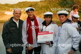 01.09.2006 Zandvoort, The Netherlands,  The winning team of Martin Tomczyk (GER), Audi Sport Team Abt Sportsline, Portrait at the Audi boatchallenge at the little lake in the centre of Zandvoort Circuit - DTM 2006 at Zandvoort, The Netherlands (Deutsche Tourenwagen Masters)