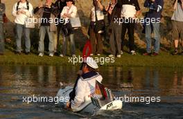 01.09.2006 Zandvoort, The Netherlands,  Tom Kristensen (DNK), Audi Sport Team Abt Sportsline, Audi A4 DTM falling in the water during the Audi boatchallenge at the little lake in the centre of Zandvoort Circuit - DTM 2006 at Zandvoort, The Netherlands (Deutsche Tourenwagen Masters)